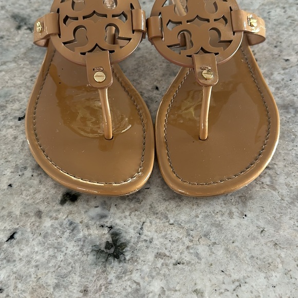 SALE! 🚨Tory Burch Miller sandals 10 nude patent - Picture 9 of 10